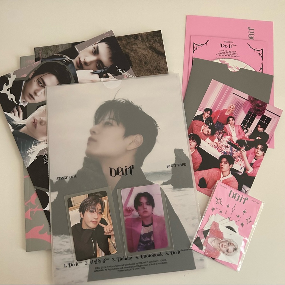 Stray Kids Do It Album Do Version (all inclusions shown)